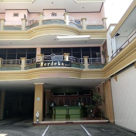 New Merdeka Hotel Jembel Exteriér fotografie