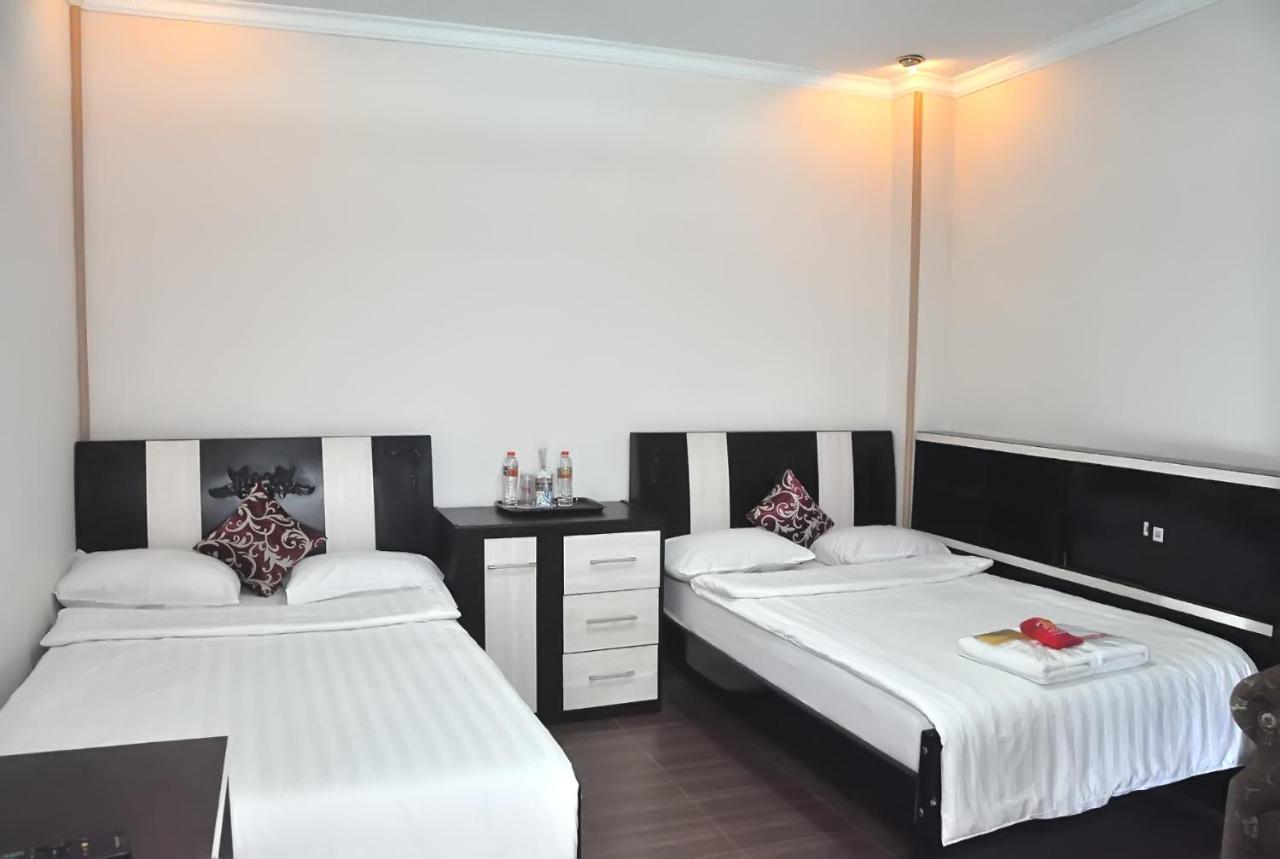 New Merdeka Hotel Jembel Exteriér fotografie